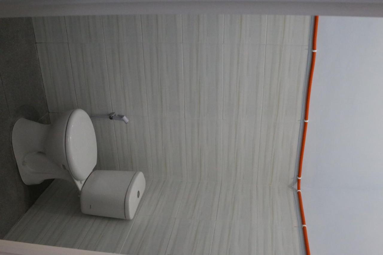 Reddoorz Syariah Near Suncity Mall Madiun Eksteriør billede