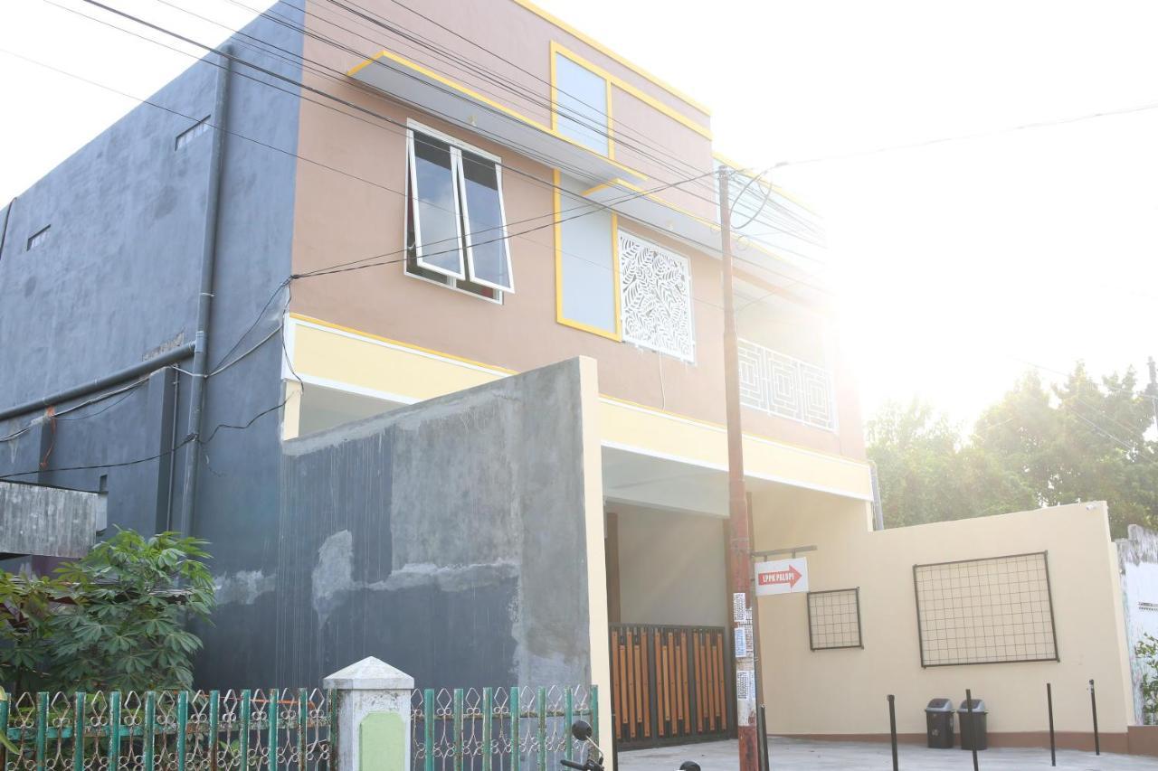 Reddoorz Syariah Near Suncity Mall Madiun Eksteriør billede