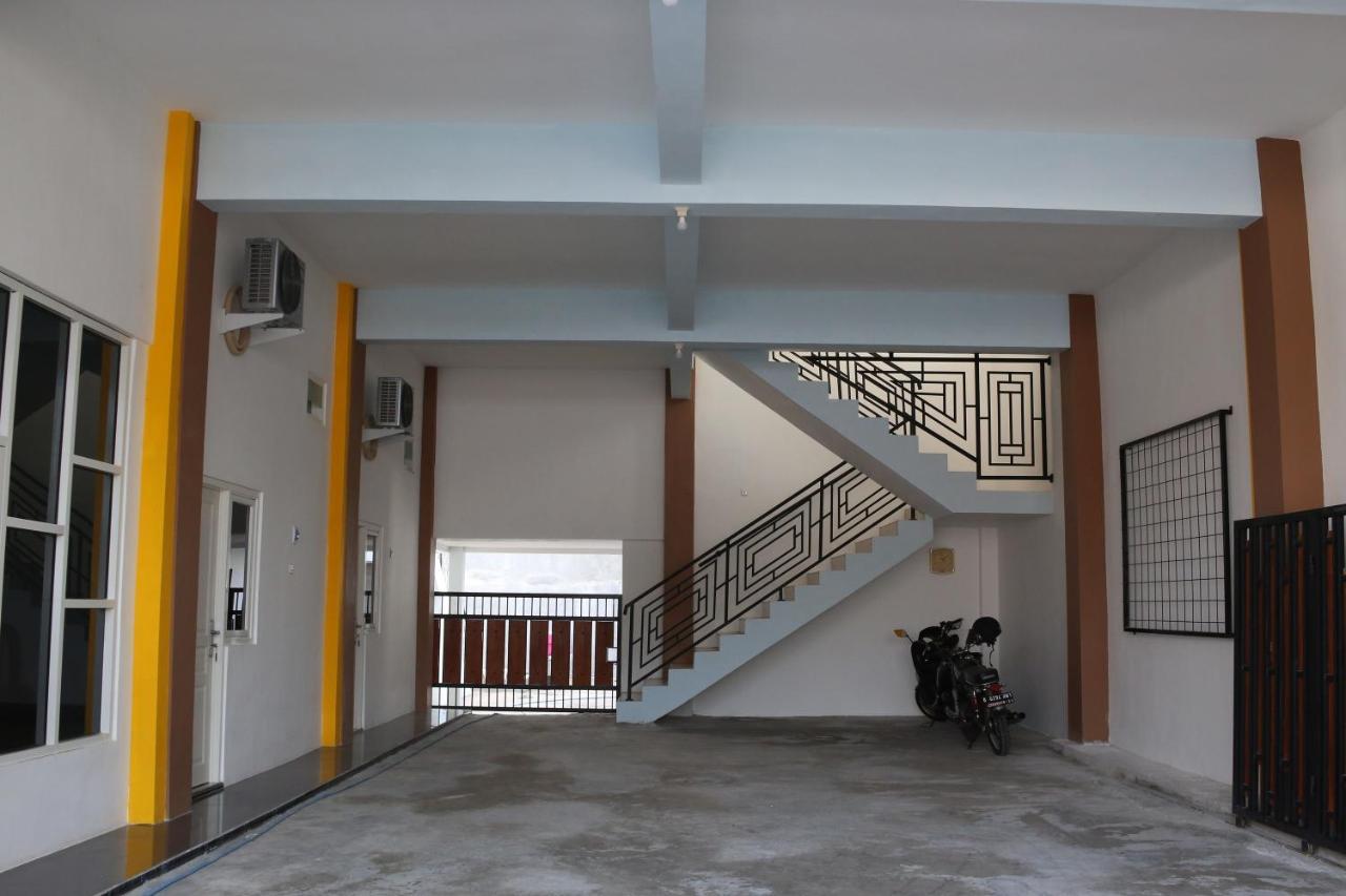 Reddoorz Syariah Near Suncity Mall Madiun Eksteriør billede