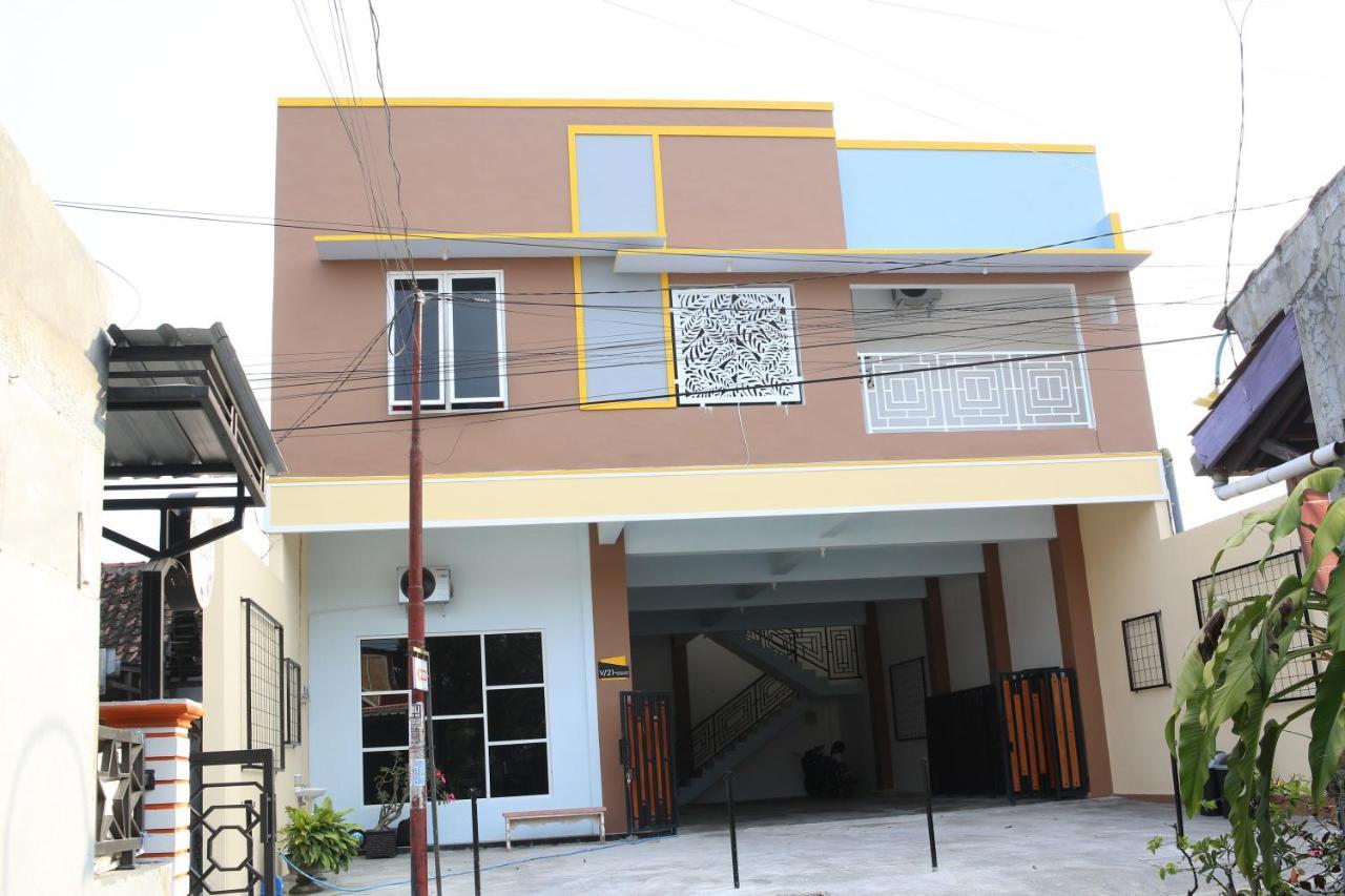 Reddoorz Syariah Near Suncity Mall Madiun Eksteriør billede
