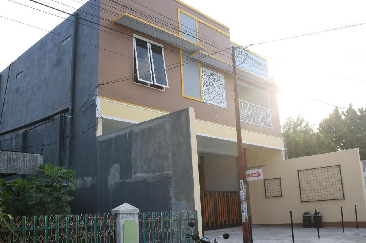 Reddoorz Syariah Near Suncity Mall Madiun Eksteriør billede