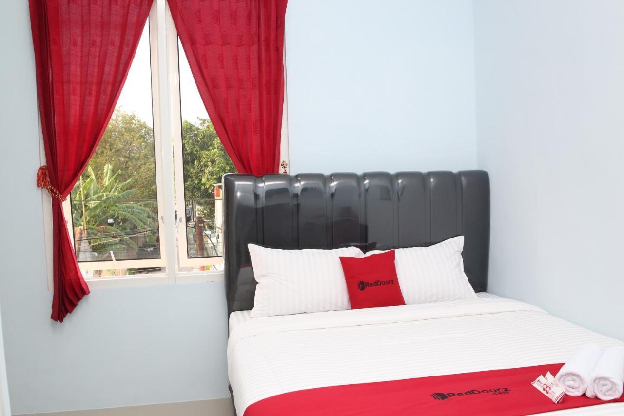 Reddoorz Syariah Near Suncity Mall Madiun Eksteriør billede